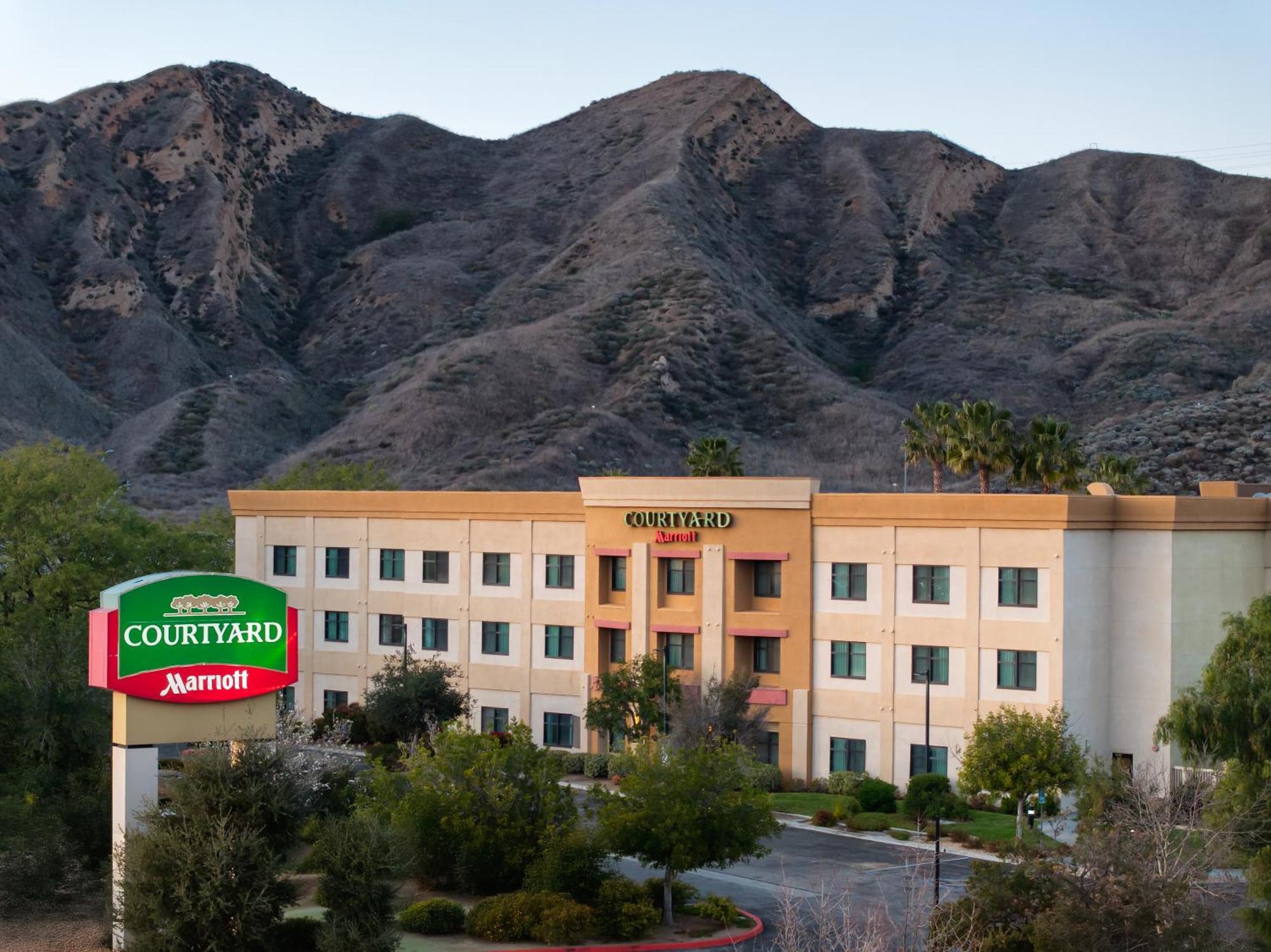 Courtyard By Marriott Santa Clarita Valencia Hotell Exteriör bild