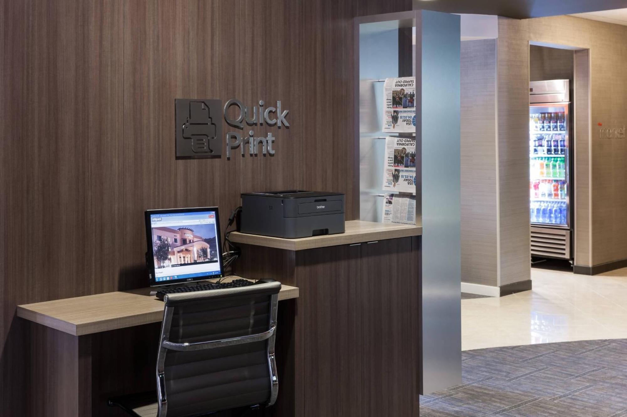 Courtyard By Marriott Santa Clarita Valencia Hotell Exteriör bild