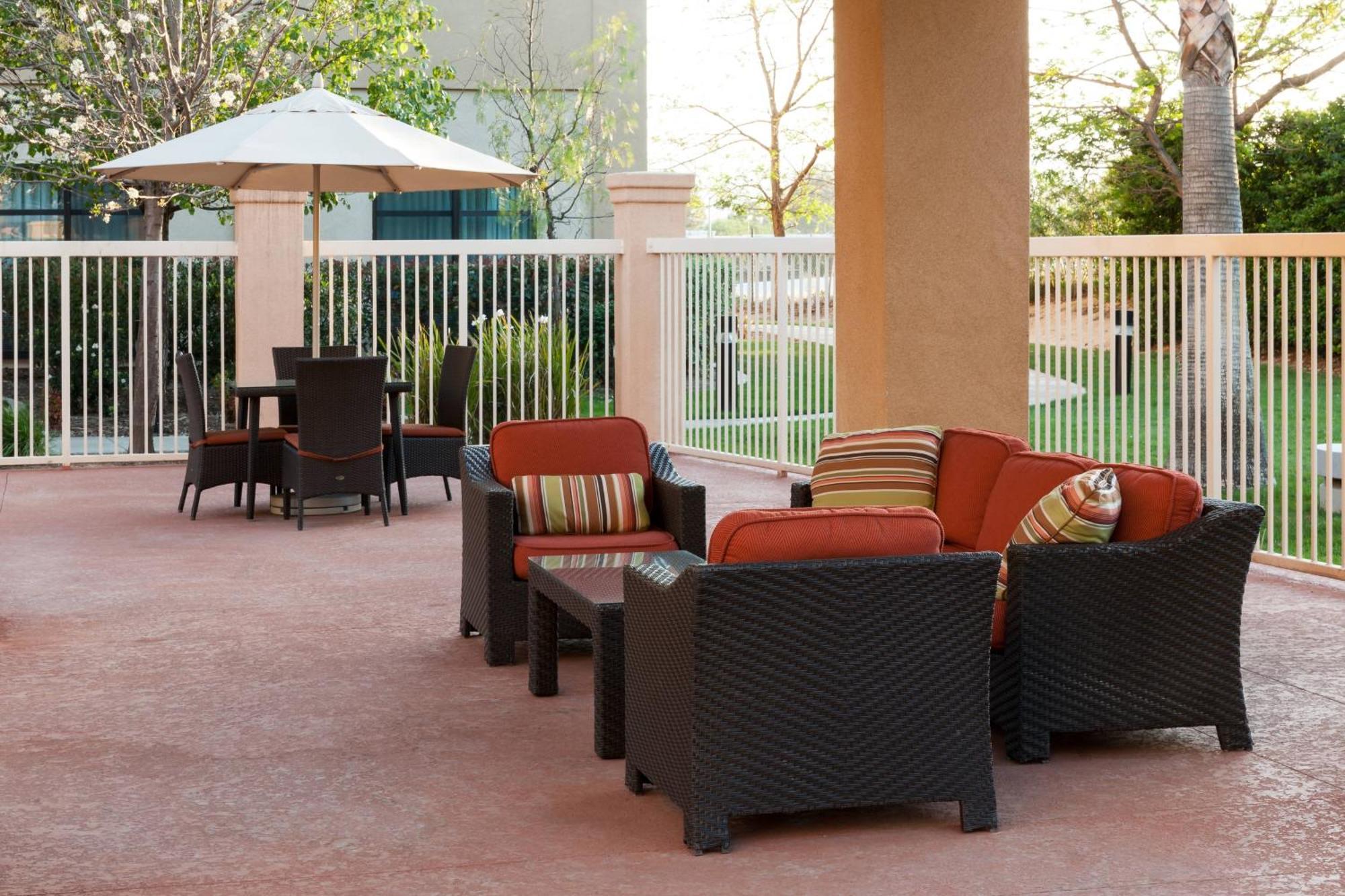 Courtyard By Marriott Santa Clarita Valencia Hotell Exteriör bild