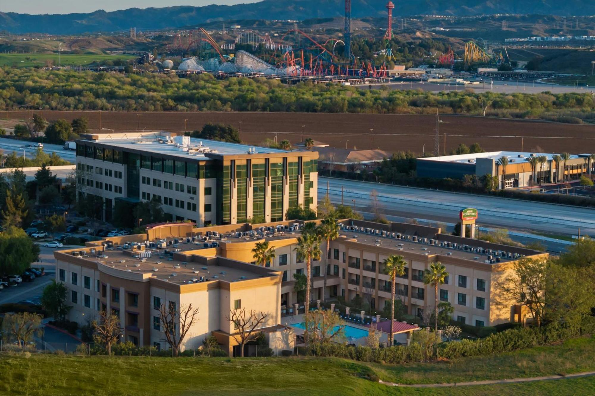 Courtyard By Marriott Santa Clarita Valencia Hotell Exteriör bild